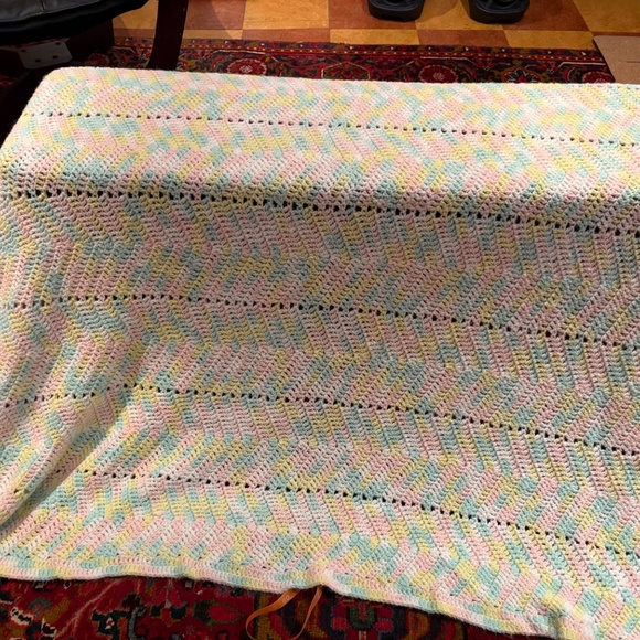 Bedspread Size Pastel Afghan Blanket Throw - Picture 3 of 3